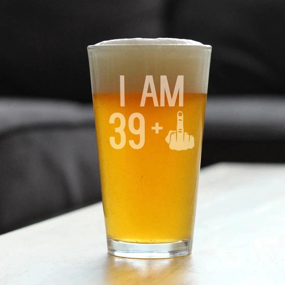 39 + 1 Middle Finger - 16 oz Pint Glass for Beer - Funny 40th Birthday Gifts for Men and Women Turning 40