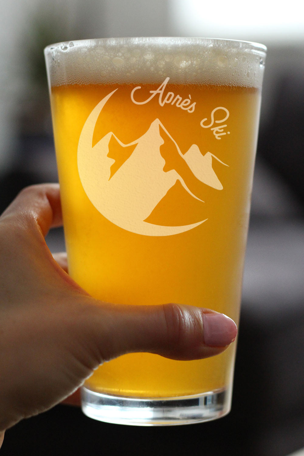 Apres Ski - Pint Glass for Beer - Unique Skiing Themed Decor and Gifts for Mountain Lovers - 16 oz Glasses