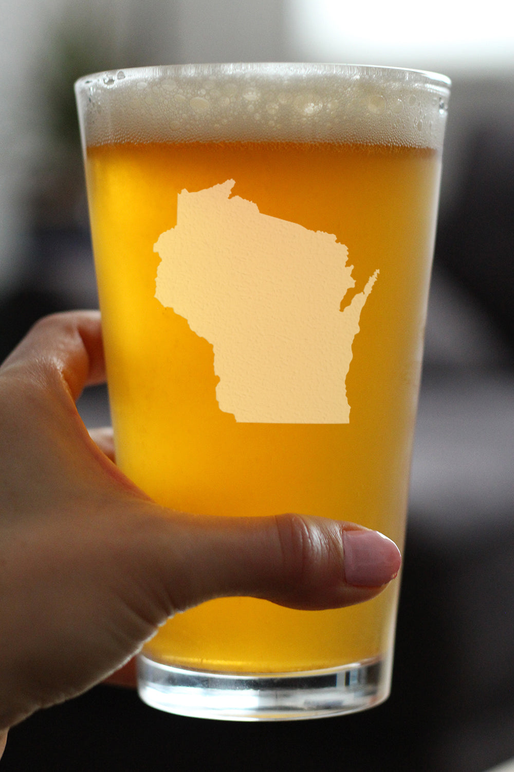 Wisconsin State Outline Pint Glass for Beer - State Themed Drinking Decor and Gifts for Wisconsinite Women &amp; Men - 16 Oz Glasses
