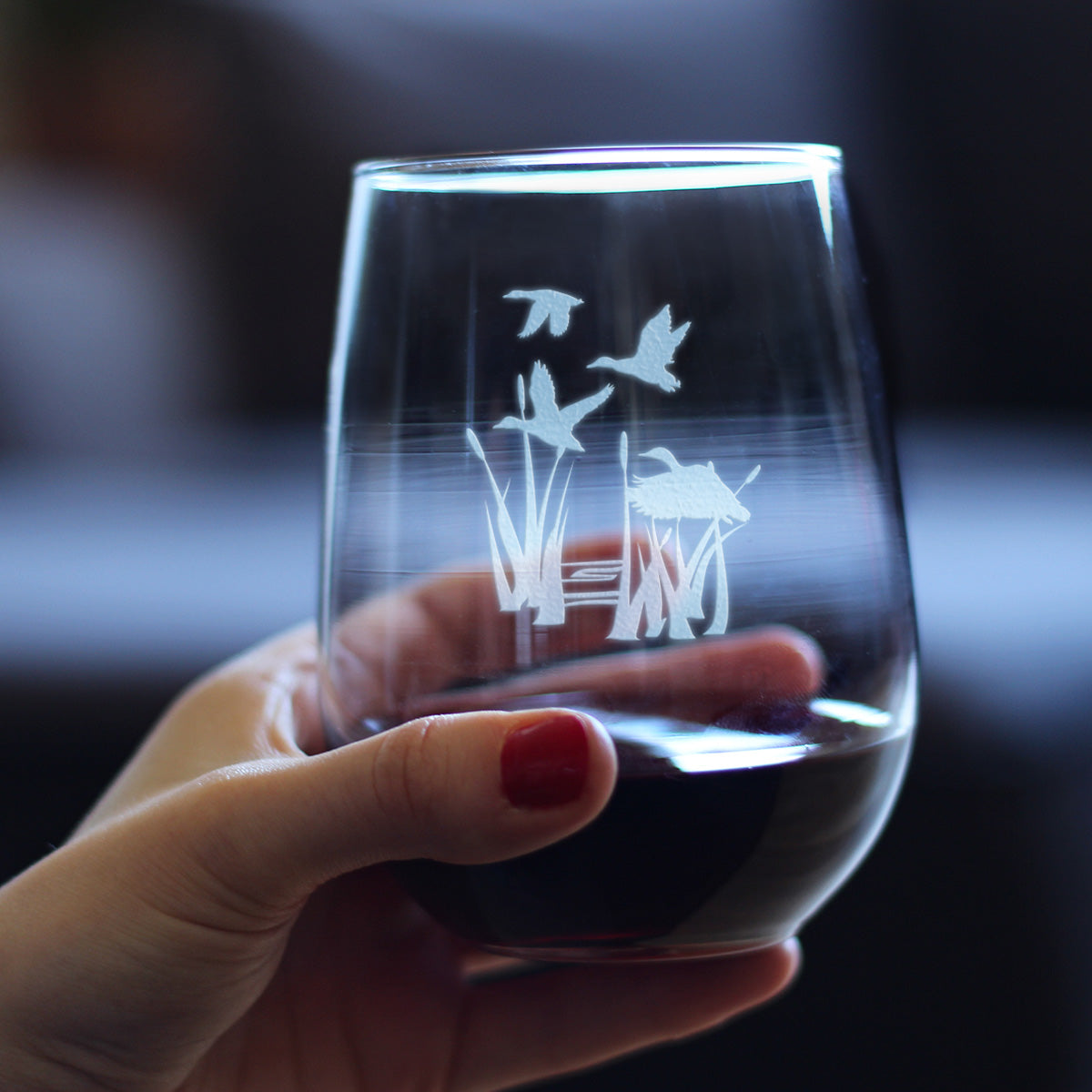 Duck Pond Stemless Wine Glass - Cabin Themed Gifts or Rustic Decor for Women and Men - Engraved Silhouette - Large